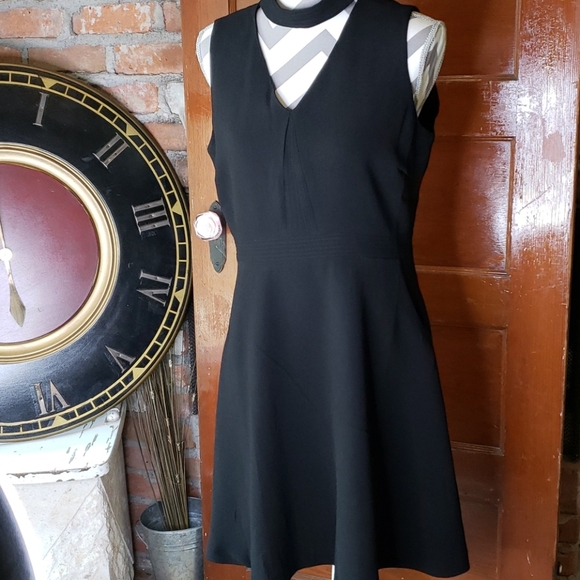 Black Sleeveless Midi Dress w/Pockets - Picture 3 of 12